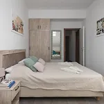 Bed and breakfast Sky Airport 4*
