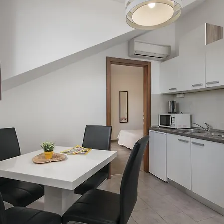 Sky Airport Bed and breakfast 4*