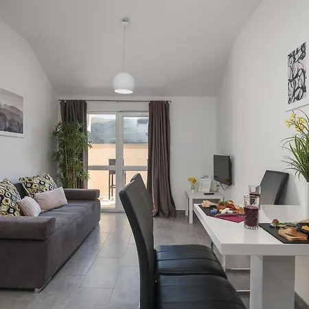 Sky Airport Bed and breakfast 4*