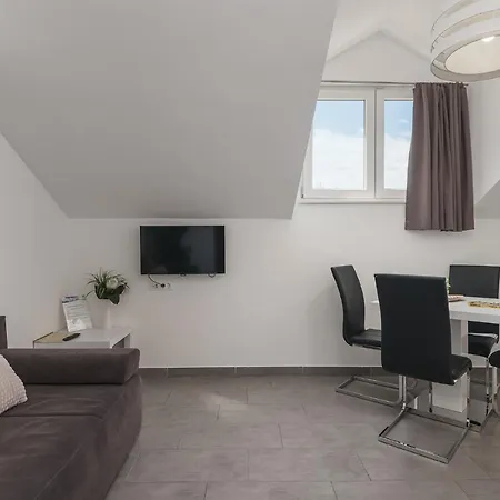 Sky Airport Bed and breakfast 4*